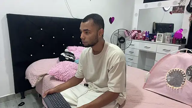 Hot2gether69 online show from 17, 2, 2026