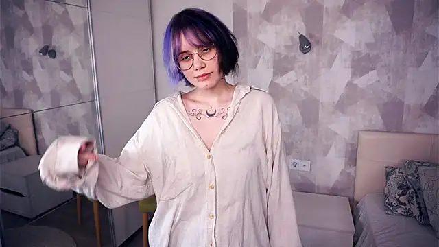 KellePourier online show from 4, 11, 2025