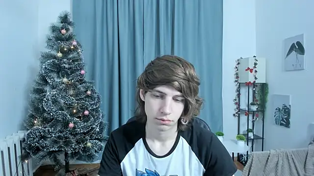 Snapshot of AvenGlow chatting on 18, 12, 2025 AvenGlow online show from 18, 12, 2025