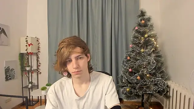 Snapshot of AvenGlow chatting on 21, 12, 2025 AvenGlow online show from 21, 12, 2025