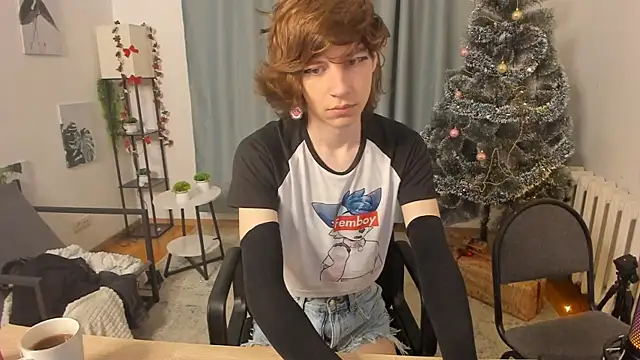 Snapshot of AvenGlow chatting on 23, 12, 2025 AvenGlow online show from 23, 12, 2025