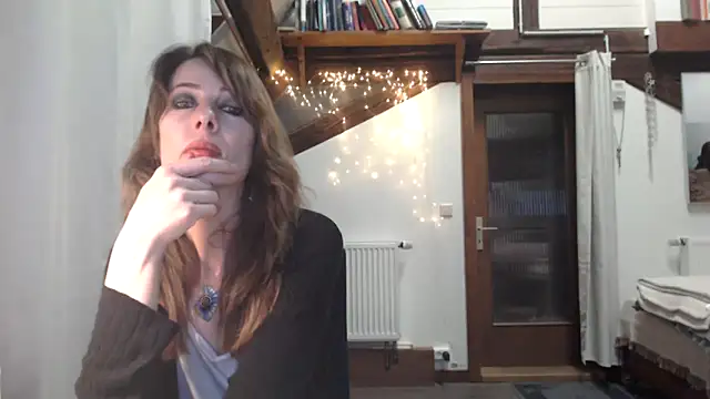 MissDyannis online show from 7, 4, 2026