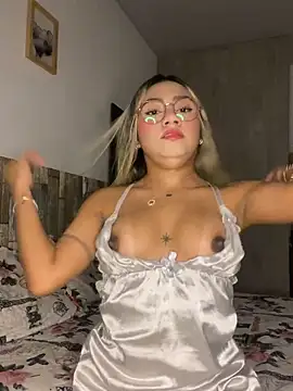 Snapshot of Vicky-Nova chatting on 29, 10, 2025 Vicky-Nova online show from 29, 10, 2025