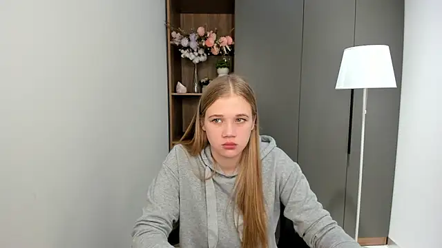 Snapshot of LuciaTiell chatting on 29, 10, 2025 LuciaTiell online show from 29, 10, 2025