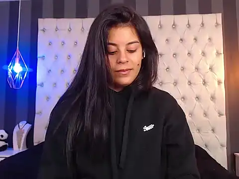 Camile Petite online show from 5, 11, 2025