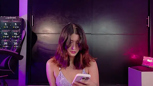 emilyy1  online show from 4, 12, 2025