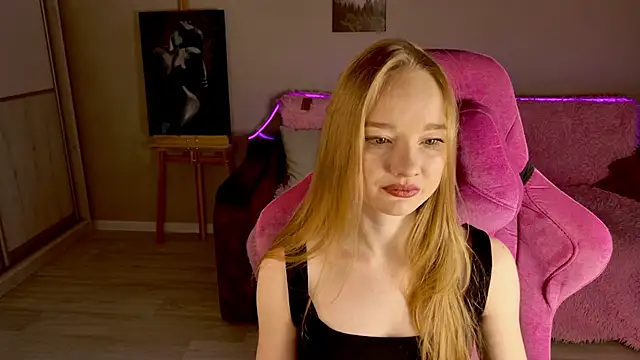 Snapshot of Shawty_Mia chatting on 1, 11, 2025 Shawty Mia online show from 1, 11, 2025