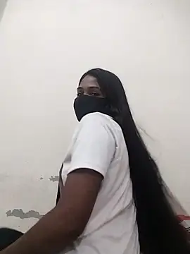 Green LaDY66 online show from 15, 11, 2025