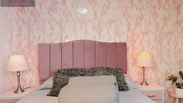 Snapshot of Megannn__21 chatting on 31, 10, 2025 Megannn  21 online show from 31, 10, 2025