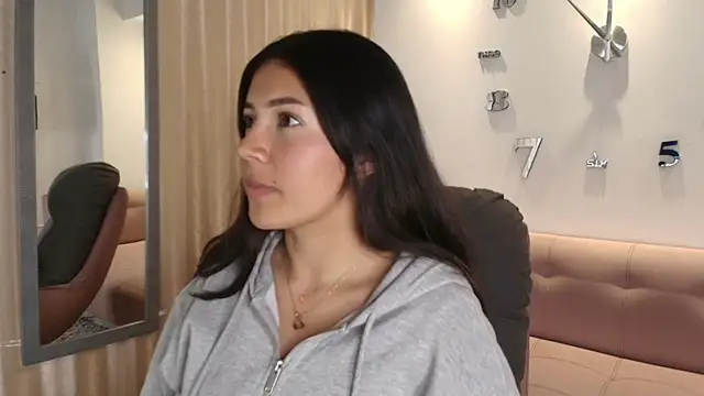 KamyGlam online show from 9, 4, 2026