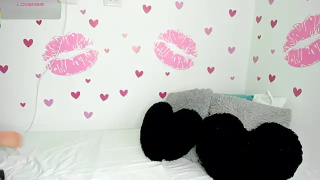 MiaAylen  online show from 11, 11, 2025