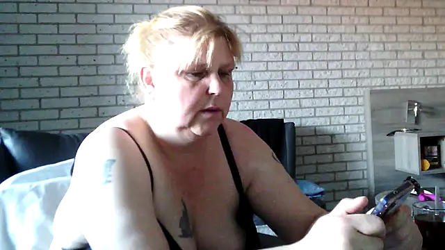 Sylviastar46 online show from 9, 4, 2026