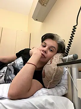 Carolineisback online show from 2, 2, 2026