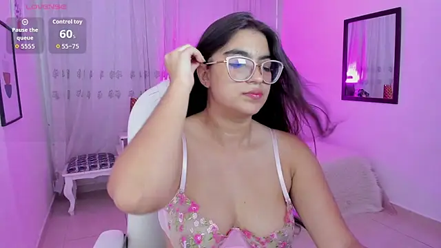 Snapshot of Luna_Jonnes1 chatting on 27, 5, 2026 Luna Jonnes1 online show from 27, 5, 2026