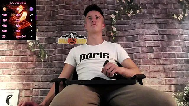 Snapshot of SirReedd chatting on 31, 10, 2025 SirReedd online show from 31, 10, 2025