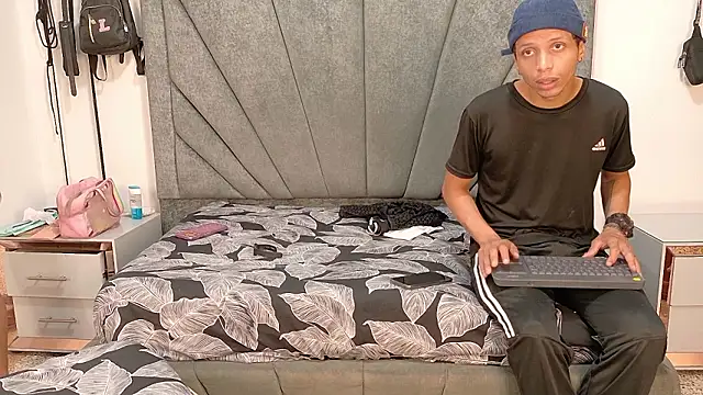 Snapshot of DamianandEva chatting on 4, 2, 2026 DamianandEva online show from 4, 2, 2026