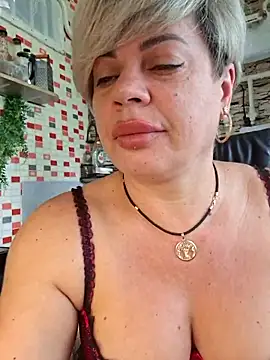 Snapshot of MilkySky chatting on 4, 6, 2026 MilkySky online show from 4, 6, 2026