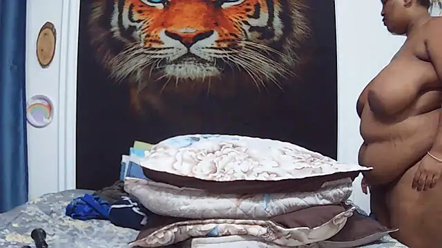 MassiveBoobsxxxx online show from 24, 2, 2026