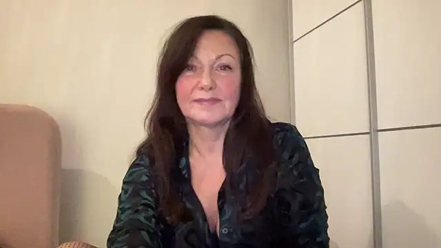 HotLdyllic online show from 16, 11, 2025