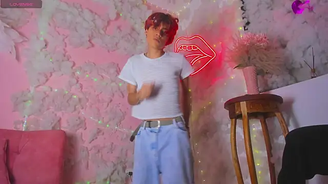 Snapshot of Leo_Glow chatting on 5, 1, 2026 Leo Glow online show from 5, 1, 2026