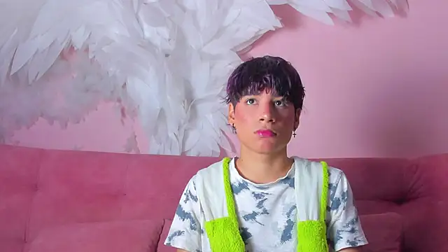 Snapshot of Leo_Glow chatting on 6, 2, 2026 Leo Glow online show from 6, 2, 2026