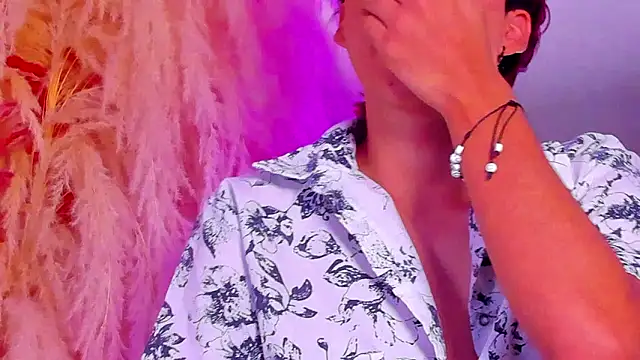 Snapshot of Leo_Glow chatting on 13, 2, 2026 Leo Glow online show from 13, 2, 2026