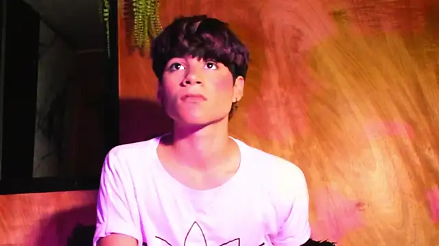 Snapshot of Leo_Glow chatting on 16, 2, 2026 Leo Glow online show from 16, 2, 2026