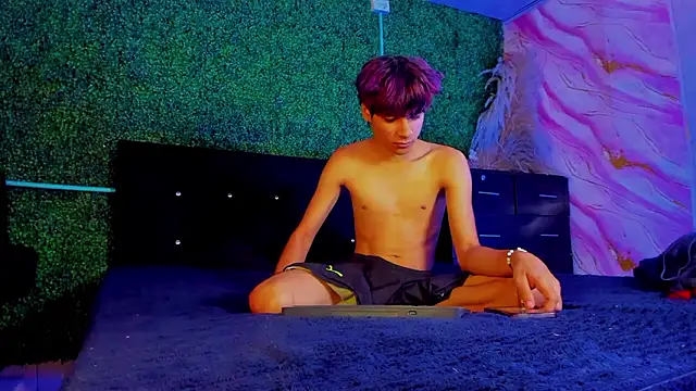 Snapshot of Leo_Glow chatting on 19, 2, 2026 Leo Glow online show from 19, 2, 2026