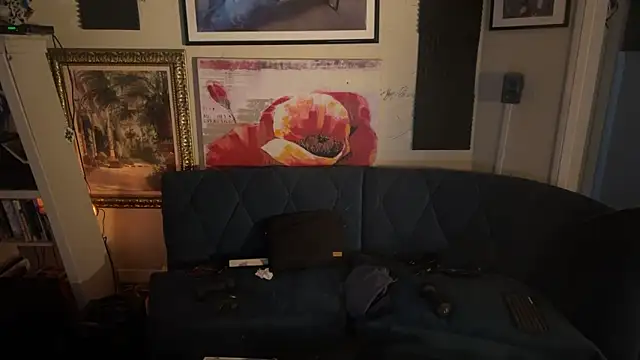 Snapshot of IntimeWild chatting on 4, 12, 2025 IntimeWild online show from 4, 12, 2025