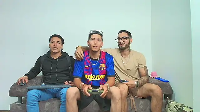 Snapshot of thebadboys05 chatting on 29, 11, 2025 thebadboys05 online show from 29, 11, 2025