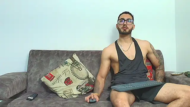 Snapshot of thebadboys05 chatting on 21, 2, 2026 thebadboys05 online show from 21, 2, 2026