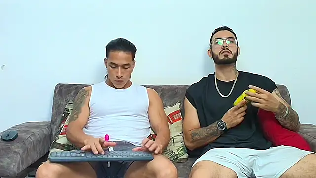 Snapshot of thebadboys05 chatting on 1, 7, 2026 thebadboys05 online show from 1, 7, 2026