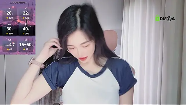 Snapshot of YunShan-33 chatting on 15, 6, 2026 YunShan-33 online show from 15, 6, 2026