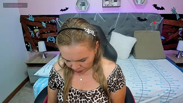 Snapshot of _sarah_lovely chatting on 31, 10, 2025  sarah lovely online show from 31, 10, 2025