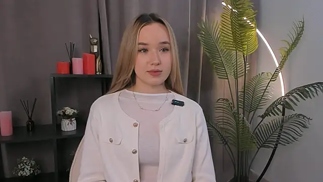 Snapshot of EveMcclearen chatting on 3, 11, 2025 EveMcclearen online show from 3, 11, 2025