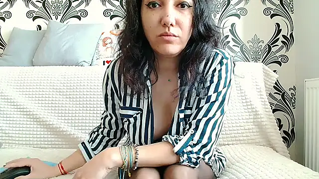 CharmingPearl online show from 3, 3, 2026