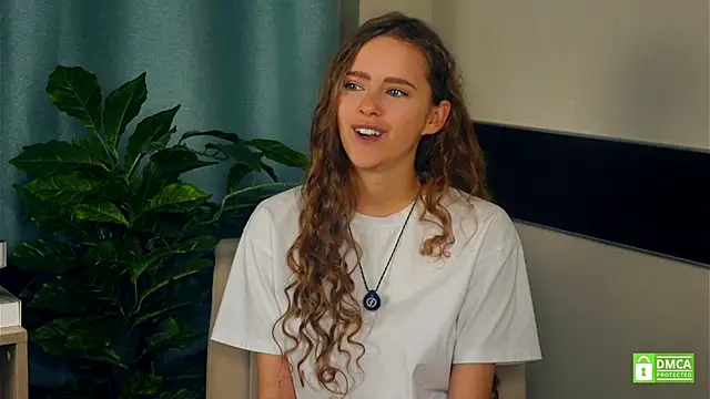 Snapshot of ErynTing chatting on 4, 11, 2025 ErynTing online show from 4, 11, 2025