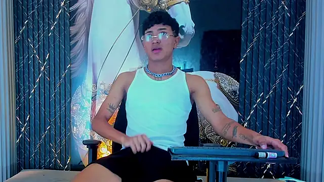 Yilmer hot online show from 2, 11, 2025