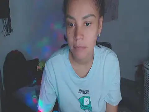 shayna cute online show from 3, 6, 2026