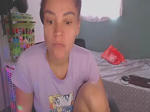 shayna cute online show from 16, 6, 2026