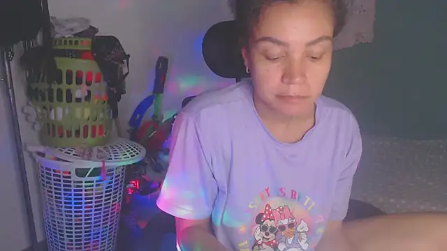 shayna cute online show from 30, 6, 2026