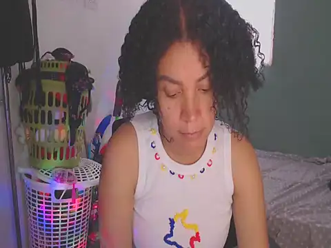 shayna cute online show from 3, 7, 2026