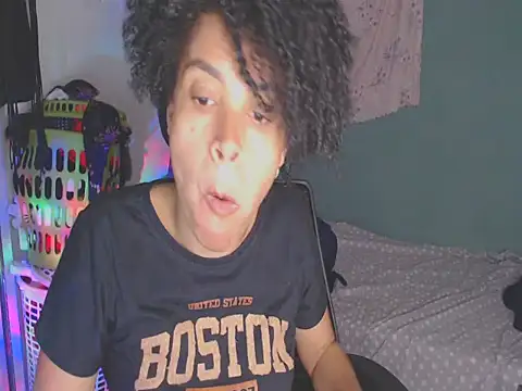 shayna cute online show from 5, 7, 2026