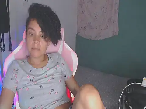 shayna cute online show from 11, 7, 2026