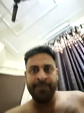 Snapshot of ITZ_GURU chatting on 18, 11, 2025 ITZ GURU online show from 18, 11, 2025