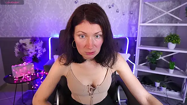 AmiraGoldd online show from 5, 11, 2025