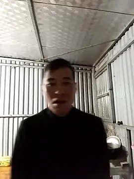 Snapshot of Kevin-n chatting on 4, 11, 2025 Kevin-n online show from 4, 11, 2025