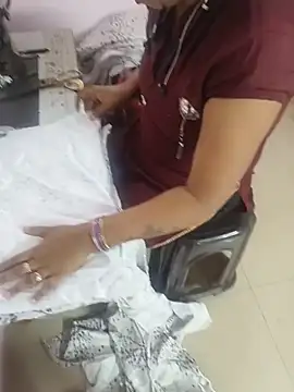 Lailamajnu1996 online show from 12, 1, 2026