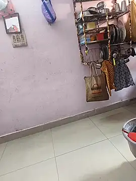 Lailamajnu1996 online show from 20, 2, 2026