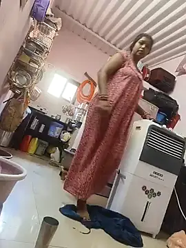 Lailamajnu1996 online show from 22, 2, 2026